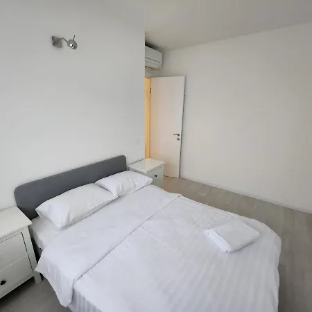 Tourist Luxury In * Bucarest