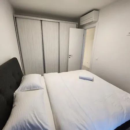 Tourist Luxury In Bukarest