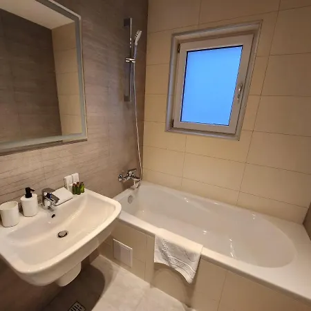 Tourist Luxury In Bukarest