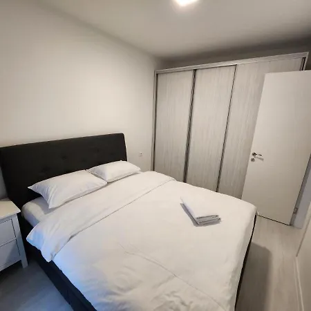 Tourist Luxury In Bukarest