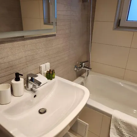 Tourist Luxury In Bukarest